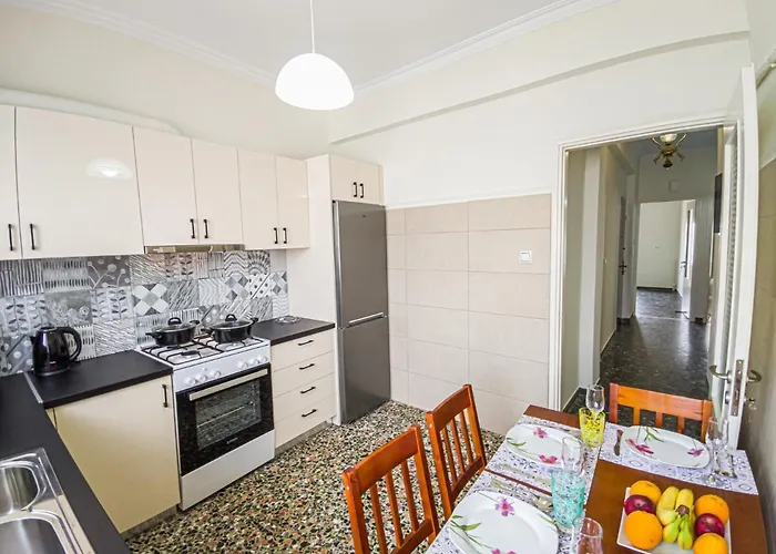 Fully Renovated Close To The Bus Station And The Center! *