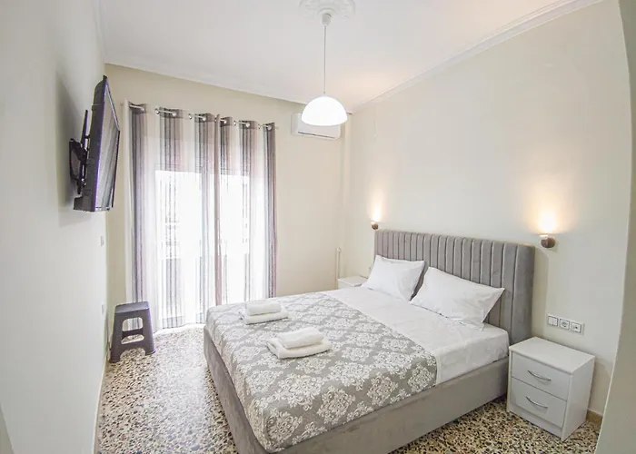 Fully Renovated Close To The Bus Station And The Center!