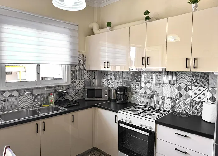 Fully Renovated Close To The Bus Station And The Center!