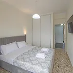 Fully Renovated Close To The Bus Station And The Center! Апартаменти Ханья (Крит)