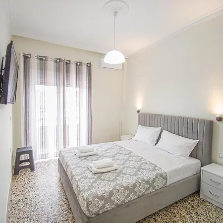 Fully Renovated Close To The Bus Station And The Center!