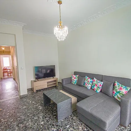 Fully Renovated Close To The Bus Station And The Center! 아파트 *